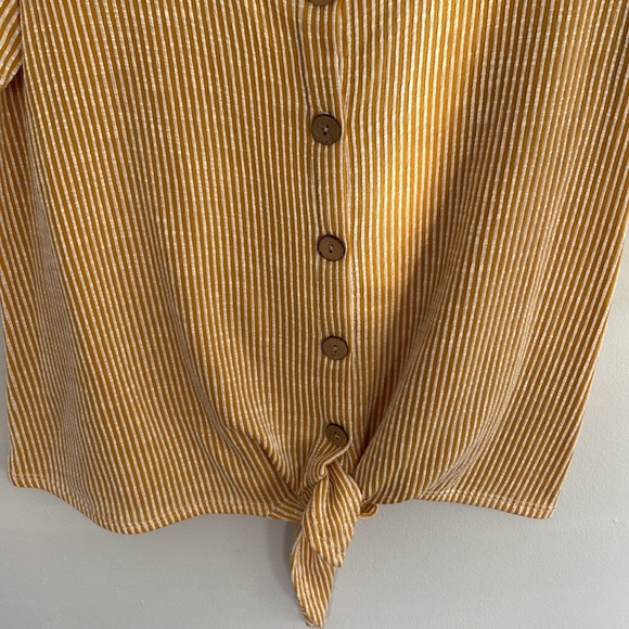 W5 yellow striped top with tie front. Size Med. - Picture 3 of 4